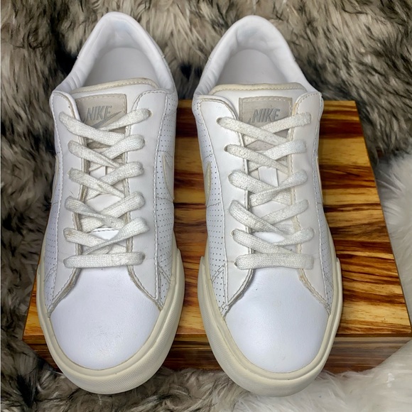 Nike Sweet Classic Shoes White Leather Athletic Sneakers Women’s Size 7/38EUR - Picture 5 of 9